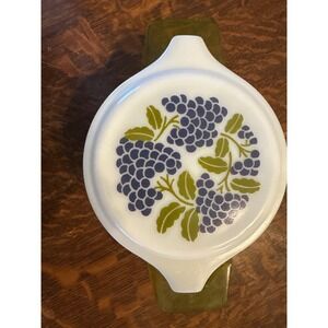 Vintage Pyrex Vintage Grapes 1.5 Qt Casserole Dish 043 with Lid and Cradle MCM